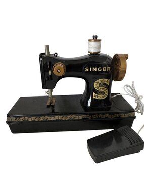Singer Miniature Model Electric Sewing Machine With Pedal Battery NOT REAL MACHI